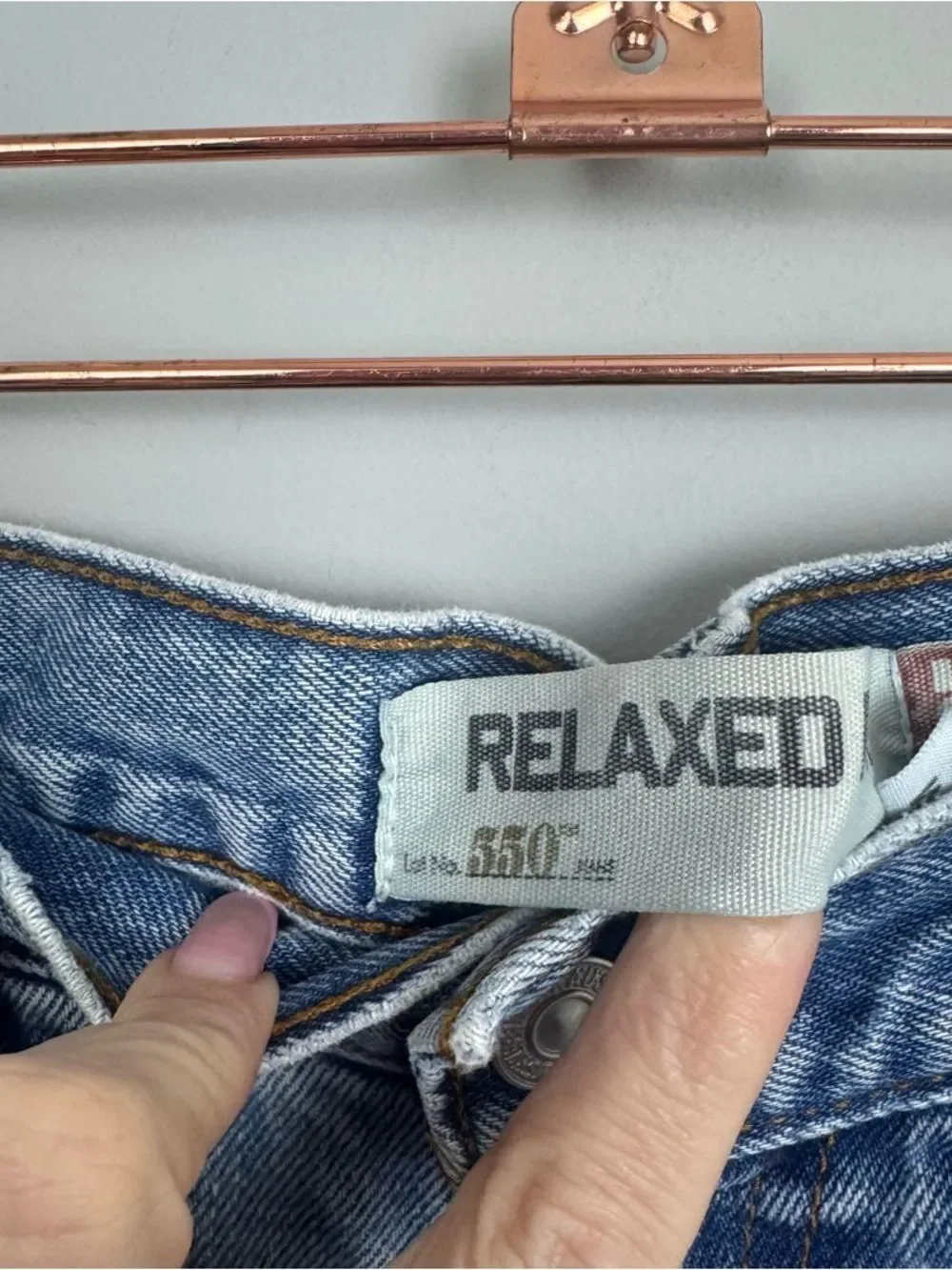 LEVI’S | 550 High-Waist Cutoff Blue Denim Shorts Women’s Size 33